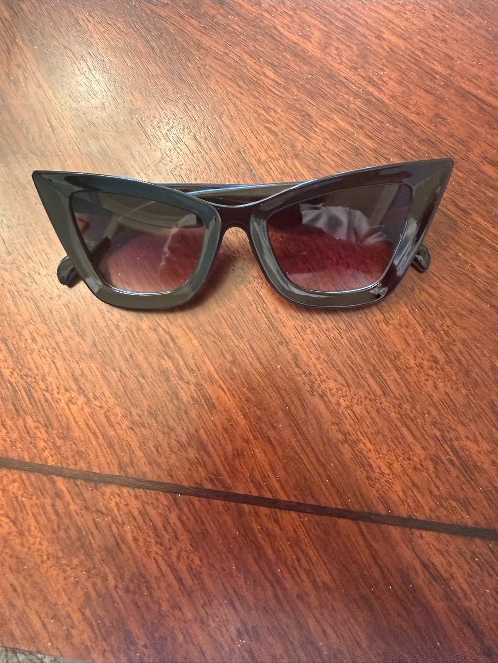 Black Retro Cat Eye Sunglasses with Brown Lenses